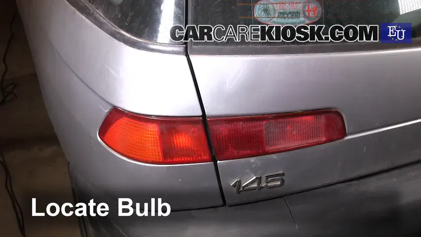 1997 Alfa Romeo 145 T.Spark 1.4L 4 Cyl. Éclairage Feu clignotant arrière (remplacer l'ampoule)